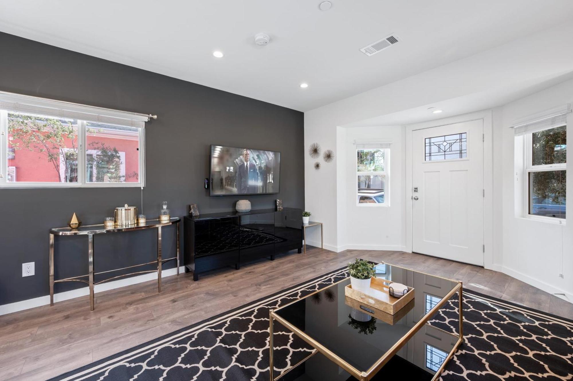Art Deco By Avantstay 1920S Remodeled Bungalow Open Layout Courtyard ロサンゼルス エクステリア 写真